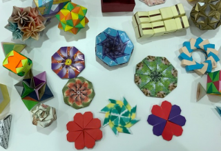 varias figuras geométricas de origami