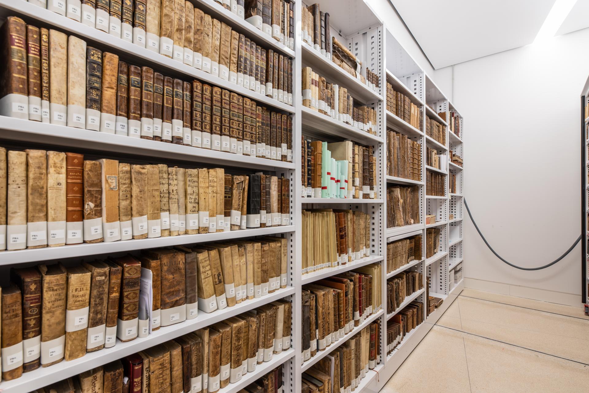 Materiais antigos que conserva a Biblioteca de Galicia.